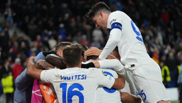 Inter Milan players celebrate after Lautaro Martinez scored his side's opening goal from a penalty kick during the group D Champions League soccer match between Salzburg and Inter Milan in Salzburg, Austria, Wednesday, Nov. 8, 2023. (AP Photo/Petr David Josek)