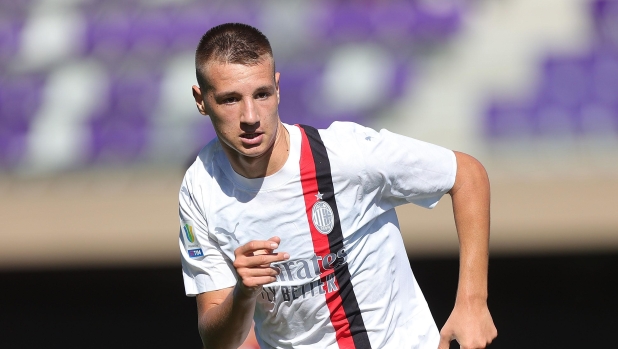 FLORENCE, ITALY - SEPTEMBER 30: Francesco Camarda of AC Milan in action durign the match between of ACF Fiorentina U19 v AC Milan U19 at Rocco B Commissiso Viola Park on September 30, 2023 in Bagno a Ripoli, Italy. (Photo by Gabriele Maltinti/AC Milan via Getty Images)