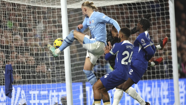 Manchester City's Erling Haaland makes an attempt to score during the English Premier League soccer match between Chelsea and Manchester City at Stamford Bridge stadium in London, Sunday, Nov. 12, 2023. (AP Photo/Ian Walton)
