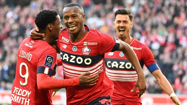 Lille's Portuguese defender Tiago Djalo (C) celebrates scoring his team's first goal during the French L1 football match between LOSC Lille and Angers SCO at the Pierre Mauroy stadium in Villeneuve-d'Ascq on November 13, 2022. (Photo by DENIS CHARLET / AFP)