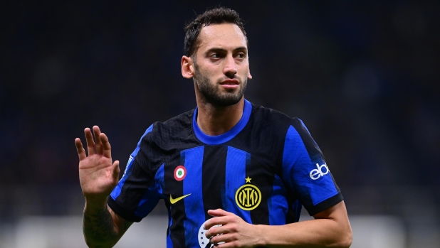 MILAN, ITALY - OCTOBER 29:   Hakan Calhanoglu of FC Internazionale  in action during the Serie A TIM match between FC Internazionale and AS Roma at Stadio Giuseppe Meazza on October 29, 2023 in Milan, Italy. (Photo by Mattia Pistoia - Inter/Inter via Getty Images)