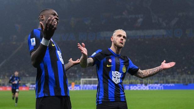 MILAN, ITALY - DECEMBER 09:  Federico Dimarco of FC Internazionale celebrates with Marcus Thuram after scoring the goal during the Serie A TIM match between FC Internazionale and Udinese Calcio at Stadio Giuseppe Meazza on December 09, 2023 in Milan, Italy. (Photo by Mattia Pistoia - Inter/Inter via Getty Images)