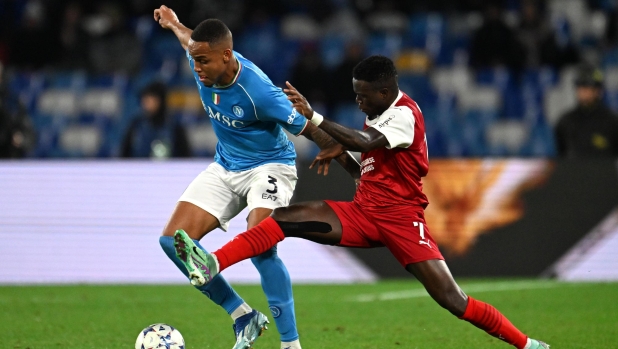 NAPLES, ITALY - DECEMBER 12: Natan of SSC Napoli battles for possession with Bruma of SC Braga during the UEFA Champions League match between SCC Napoli and SC Braga at Stadio Diego Armando Maradona on December 12, 2023 in Naples, Italy. (Photo by Francesco Pecoraro/Getty Images)
