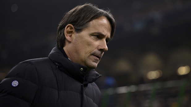 MILAN, ITALY - DECEMBER 12: head coach of FC Internazionale Simone Inzaghi look down during the UEFA Champions League match between FC Internazionale and Real Sociedad at Stadio Giuseppe Meazza on December 12, 2023 in Milan, Italy. (Photo by Mattia Ozbot - Inter/Inter via Getty Images)