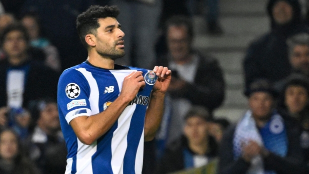 FC Porto's Iranian forward #09 Mehdi Taremi celebrates scoring his team's third goal during the UEFA Champions League Group H football match between FC Porto and FC Shakhtar Donetsk at the Dragao stadium in Porto on December 13, 2023. (Photo by MIGUEL RIOPA / AFP)