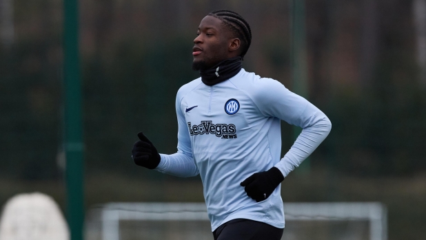 COMO, ITALY - DECEMBER 28: Lucien Agoume of FC Internazionale in action during FC Internazionale training session at Appiano Gentile on December 28, 2023 in Como, Italy. (Photo by Francesco Scaccianoce - Inter/Inter via Getty Images)