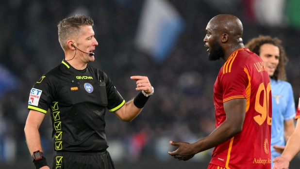 ROME, ITALY - JANUARY 10: Romelu Lukaku of AS Roma and the referee Daniele Orsato during the Coppa Italia match between SS Lazio and AS Roma at Stadio Olimpico on January 10, 2024 in Rome, Italy. (Photo by Fabio Rossi/AS Roma via Getty Images)