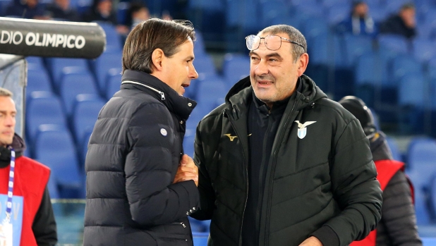 ROME, ITALY - DECEMBER 17: Maurizio Sarri, Head Coach of SS Lazio (R) and Simone Inzaghi, Head Coach of FC Internazionale, interact prior to the Serie A TIM match between SS Lazio and FC Internazionale at Stadio Olimpico on December 17, 2023 in Rome, Italy. (Photo by Paolo Bruno/Getty Images)
