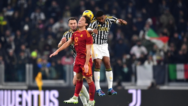 TURIN, ITALY - DECEMBER 30: Edoardo Bove of AS Roma competes for a header with Federico Gatti and Bremer of Juventus during the Serie A TIM match between Juventus and AS Roma at Allianz Stadium on December 30, 2023 in Turin, Italy. (Photo by Valerio Pennicino/Getty Images)