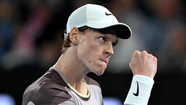 epa11098868 Jannik Sinner of Italy gestures during his quarter final match against Andrey Rublev of Russia at the 2024 Australian Open in Melbourne, Australia, 23 January 2024.  EPA/LUKAS COCH AUSTRALIA AND NEW ZEALAND OUT