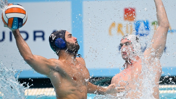 epa11083124 Gergely Burian (R) of Hungary in action against Francesco Di Fulvio of Italy during the LEN Men's European Water Polo Championships match for the bronze medal between Hungary and Italy in Zagreb, Croatia, 16 January 2024.  EPA/Tibor Illyes HUNGARY OUT