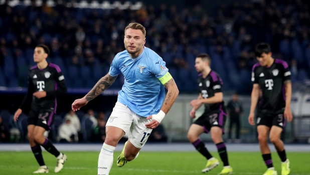 ROME, ITALY - FEBRUARY 14: Ciro Immobile of SS Lazio celebrates after scoring his team's first goal from the penalty-spot during the UEFA Champions League 2023/24 round of 16 first leg match between SS Lazio and FC Bayern München at Stadio Olimpico on February 14, 2024 in Rome, Italy. (Photo by Paolo Bruno/Getty Images)