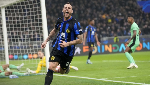 Inter Milan's Marko Arnautovic celebrates after scoring his side's opening goal during the Champions League, round of 16, first leg soccer match between Inter Milan and Atletico Madrid, at the San Siro stadium in Milan, Italy, Tuesday, Feb. 20, 2024. (AP Photo/Luca Bruno)