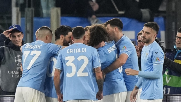 Lazio players celebrate after Ciro Immobile scored his side's first goal during a Champions League round of 16 first leg soccer match between Lazio and Bayern Munich, at Rome's Olympic Stadium, Wednesday, Feb. 14, 2024. (AP Photo/Andrew Medichini)