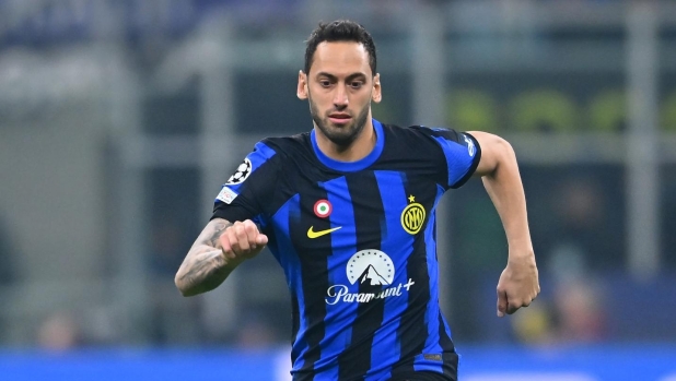 MILAN, ITALY - FEBRUARY 20:  Hakan Calhanoglu of FC Internazionale in action during the UEFA Champions League 2023/24 round of 16 first leg match between FC Internazionale and Atletico Madrid at Stadio Giuseppe Meazza on February 20, 2024 in Milan, Italy. (Photo by Mattia Pistoia - Inter/Inter via Getty Images)