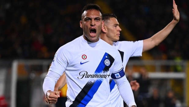 LECCE, ITALY - FEBRUARY 25:  Lautaro Martinez of FC Internazionale celebrates after scoring the goal during the Serie A TIM match between US Lecce and FC Internazionale at Stadio Via del Mare on February 25, 2024 in Lecce, Italy. (Photo by Mattia Ozbot - Inter/Inter via Getty Images)