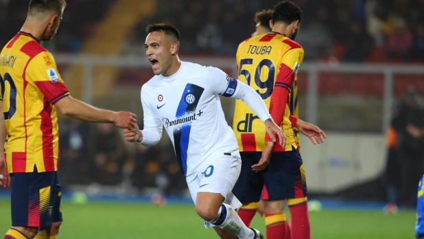 Inter Milan's Argentine forward #10 Lautaro Martinez celebrates after scoring during the Italian Serie A football match between Lecce and Inter Milan at the Ettore Giardiniero stadium in Lecce, on February 25, 2024. (Photo by Carlo Hermann / AFP)