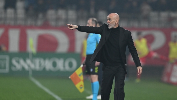 MONZA, ITALY - FEBRUARY 18:  Head coach of AC Milan Stefano Pioli reacts during the Serie A TIM match between AC Monza and AC Milan - Serie A TIM  at U-Power Stadium on February 18, 2024 in Monza, Italy. (Photo by Claudio Villa/AC Milan via Getty Images)