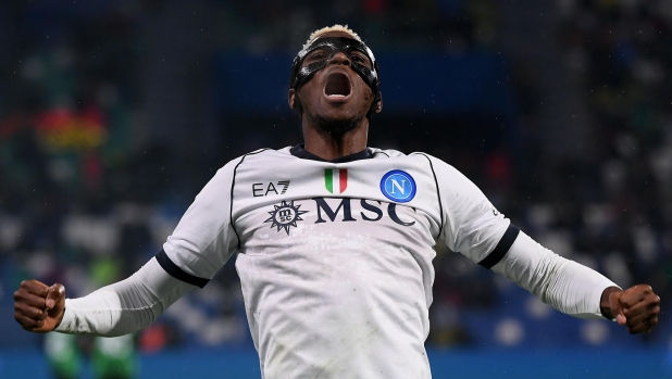 REGGIO NELL'EMILIA, ITALY - FEBRUARY 28: Victor Osimhen of SSC Napoli celebrates after scoring his team second goal during the Serie A TIM match between US Sassuolo and SSC Napoli - Serie A TIM  at Mapei Stadium - Citta' del Tricolore on February 28, 2024 in Reggio nell'Emilia, Italy. (Photo by Alessandro Sabattini/Getty Images)