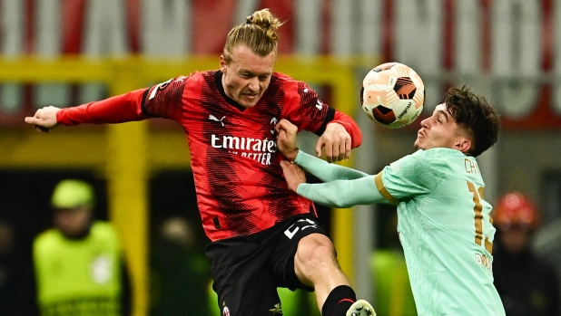 AC Milan's Danish defender #24 Simon Kjaer (R) fights for the ball with Slavia Prague's Czech forward #13 Mojmir Chytil (R) during the UEFA Europa League match, Round of 16, 1st leg, between AC Milan and SK Slavia Prague at the San Siro Stadium in Milan on March 7, 2024. (Photo by GABRIEL BOUYS / AFP)