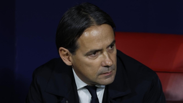 epa11218868 Inter's head coach Simone Inzaghi looks on ahead of the UEFA Champions League round of 16 second leg soccer match between Atletico de Madrid and FC Inter, in Madrid, Spain, 13 March 2024.  EPA/JUANJO MARTIN