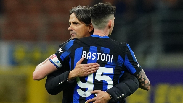 Inter?s Simone Inzaghi and Inter?s Alessandro Bastoni   during the Serie A soccer  match between Inter  and Napoli  at the San Siro Stadium in Milan , north Italy - Sunday , March 17, 2024. Sport - Soccer . (Photo by Spada/LaPresse)