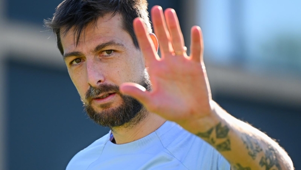 COMO, ITALY - MARCH 16: Francesco Acerbi of FC Internazionale arrives during the FC Internazionale training session at Suning Training Centre at Appiano Gentile on March 16, 2024 in Como, Italy. (Photo by Mattia Pistoia - Inter/Inter via Getty Images)