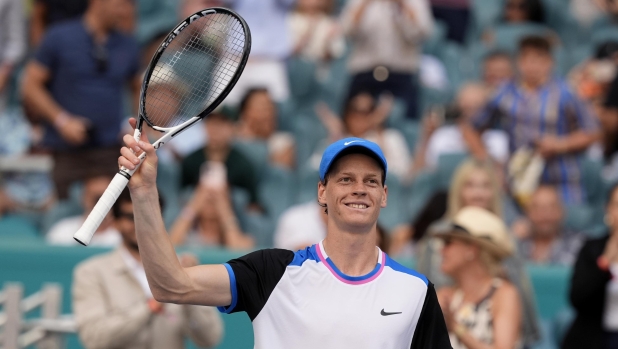 Jannik Sinner, of Italy, acknowledges the crowd after defeating Daniil Medvedev, of Russia, in a semifinal match at the Miami Open tennis tournament, Friday, March 29, 2024, in Miami Gardens, Fla. (AP Photo/Lynne Sladky)