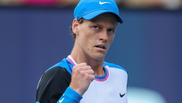 MIAMI GARDENS, FLORIDA - MARCH 29: Jannik Sinner of Italy reacts after his win against Daniil Medvedev during the Men's semifinal on Day 14 of the Miami Open at Hard Rock Stadium on March 29, 2024 in Miami Gardens, Florida.   Brennan Asplen/Getty Images/AFP (Photo by Brennan Asplen / GETTY IMAGES NORTH AMERICA / Getty Images via AFP)