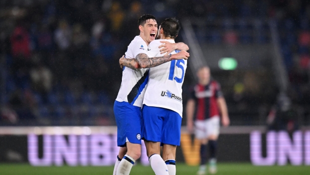 BOLOGNA, ITALY - MARCH 09: Alessandro Bastoni and Francesco Acerbi of FC Internazionale celebrate following the team's victory in the Serie A TIM match between Bologna FC and FC Internazionale at Stadio Renato Dall'Ara on March 09, 2024 in Bologna, Italy. (Photo by Alessandro Sabattini/Getty Images)