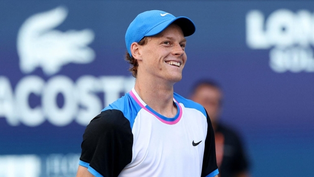 MIAMI GARDENS, FLORIDA - MARCH 31: Jannik Sinner of Italy celebrates his win of the Men's Final at Hard Rock Stadium on March 31, 2024 in Miami Gardens, Florida. Sinner defeated Grigor Dimitrov of Bulgaria 6-3,6-1.   Elsa/Getty Images/AFP (Photo by ELSA / GETTY IMAGES NORTH AMERICA / Getty Images via AFP)