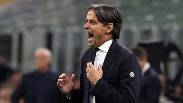 Inter Milans coach Simone Inzaghi reacts during the Italian serie A soccer match between Fc Inter  and Cagliari  at  Giuseppe Meazza stadium in Milan, 14 April 2024. ANSA / MATTEO BAZZI