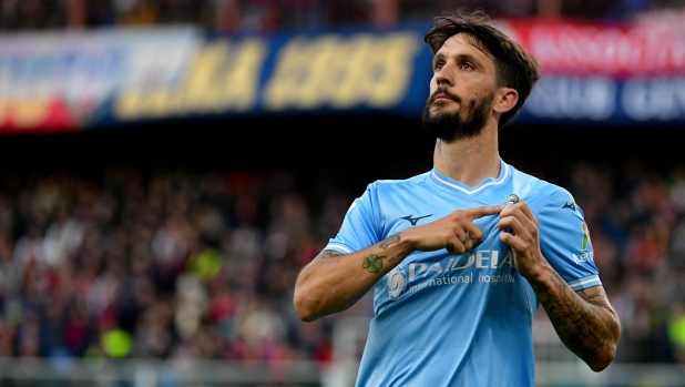GENOA, ITALY - APRIL 19: Luis Alberto of SS Lazio celebrates a opening goal during the Serie A TIM match between Genoa CFC and SS Lazio at Stadio Luigi Ferraris on April 19, 2024 in Genoa, Italy. (Photo by Marco Rosi/Getty Images)
