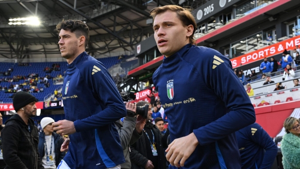 HARRISON, NEW JERSEY - MARCH 24: Alessandro Bastoni and Nicolo Barella of Italy look on during the International Friendly match between Ecuador and Italy at Red Bull Arena on March 24, 2024 in Harrison, New Jersey.   Claudio Villa/Getty Images/AFP (Photo by CLAUDIO VILLA / GETTY IMAGES NORTH AMERICA / Getty Images via AFP)