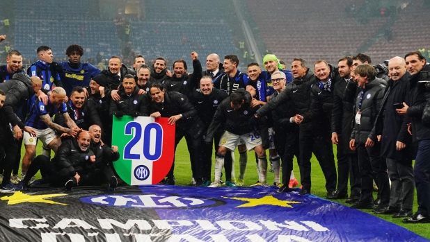 Inter celebrates winning the Scudetto  the Serie A soccer  match between Milan and Inter  at  San Siro stadium   , north Italy - Monday  22 , April , 2024. Sport - Soccer . (Photo by Spada/LaPresse)