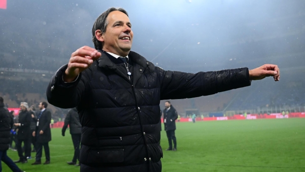 MILAN, ITALY - APRIL 22: Head coach of FC Internazionale Simone Inzaghi celebrates winning the 2024 Scudetto championship title, after the Serie A TIM match between AC Milan and FC Internazionale at Stadio Giuseppe Meazza on April 22, 2024 in Milan, Italy. (Photo by Mattia Pistoia - Inter/Inter via Getty Images)