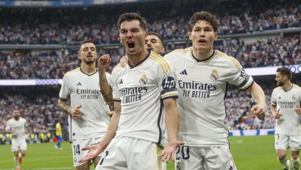 epa11318219 Real Madrid's Brahim Diaz (C) celebrates after scoring the 1-0 goal during the Spanish LaLiga soccer match between Real Madrid and Cadiz in Madrid, Spain, 04 May 2024.  EPA/RODRIGO JIMENEZ