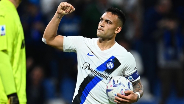 REGGIO NELL'EMILIA, ITALY - MAY 04:  Lautaro Martinez of FC Internazionale celebrates after scoring yhe goal before the goal was canceled during the Serie A TIM match between US Sassuolo and FC Internazionale at Mapei Stadium - Citta' del Tricolore on May 04, 2024 in Reggio nell'Emilia, Italy. (Photo by Mattia Ozbot - Inter/Inter via Getty Images) (Photo by Mattia Ozbot - Inter/Inter via Getty Images)