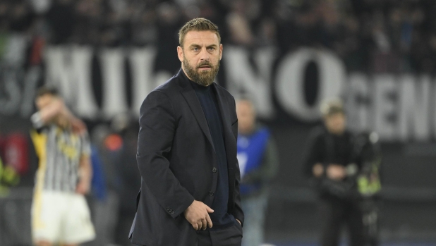 ROME, ITALY - MAY 05: AS Roma coach Daniele De Rossi during the Serie A TIM match between AS Roma and Juventus at Stadio Olimpico on May 05, 2024 in Rome, Italy. (Photo by Luciano Rossi/AS Roma via Getty Images)