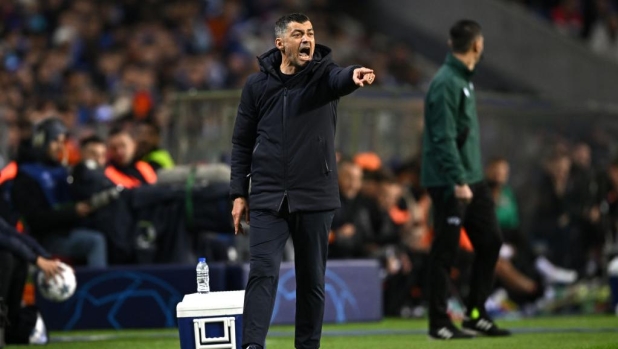 PORTO, PORTUGAL - DECEMBER 13: Sergio Conceicao, Head Coach of FC Porto, reacts during the UEFA Champions League match between FC Porto and FC Shakhtar Donetsk at Estadio do Dragao on December 13, 2023 in Porto, Portugal. (Photo by Octavio Passos/Getty Images)