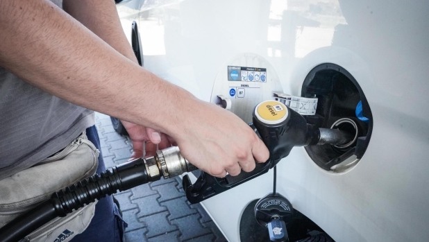 Consumare meno benzina e diesel in sei mosse