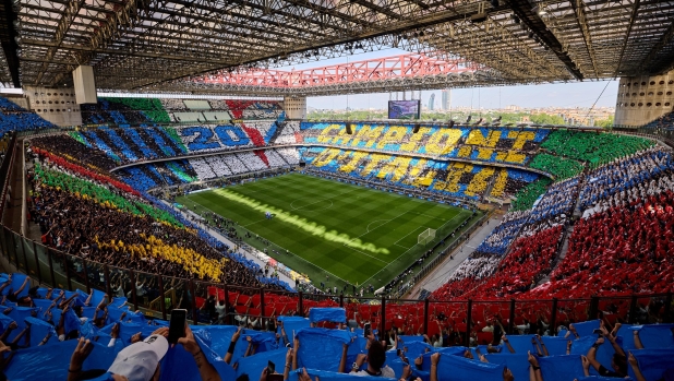 MILAN, ITALY - MAY 19: FC Internazionale supporters display a large tifo ahead of the Serie A TIM match between FC Internazionale and SS Lazio at Stadio Giuseppe Meazza on May 19, 2024 in Milan, Italy. (Photo by Francesco Scaccianoce - Inter/Inter via Getty Images)