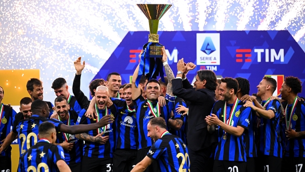MILAN, ITALY - MAY 19: Lautaro Martinez of Inter holds up the Serie A trophy after the Serie A TIM match between FC Internazionale and SS Lazio at Stadio Giuseppe Meazza on May 19, 2024 in Milan, Italy. (Photo by Mattia Ozbot - Inter/Inter via Getty Images)