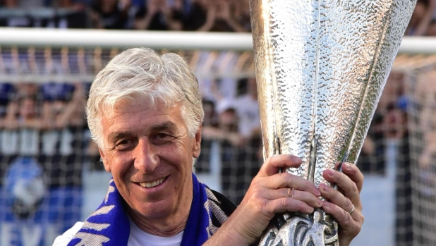 Atalanta's coach Gian Piero Gasperini with the UEFA Europa League trophy at the end of the Italian Serie A soccer match Atalanta BC vs Torino FC at the Gewiss Stadium in Bergamo, Italy, 26 May 2024.
ANSA/MICHELE MARAVIGLIA