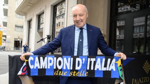 Giuseppe Marotta alluscita di Palazzo Parigi dopo la nomina a presidente dellInter- Martedì 04 Giugno 2024  (Foto Claudio Furlan/Lapresse)   Giuseppe Marotta exiting Palazzo Parigi after being appointed president of Inter Milan- Tuesday, June 04, 2024  (Photo Claudio Furlan/Lapresse)  - Giuseppe Marotta alluscita di Palazzo Parigi dopo la nomina a presidente dellInter - fotografo: furlan