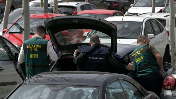 Spain's Civil Guard (Guardia Civil) and Europol officers leave after a search at the headquarters of the Spanish Royal Football Federation (RFEF) in Las Rozas de Madrid on March 20, 2024. Spanish police searched the Spanish football federation (RFEF) headquarters and other locations as part of an investigation into alleged corruption and other crimes, judicial sources said March 20, 2024. According to Spanish media the operation is part of a court investigation into contracts signed by former federation president to take the Spanish Super Cup to Saudi Arabia. (Photo by JAVIER SORIANO / AFP)