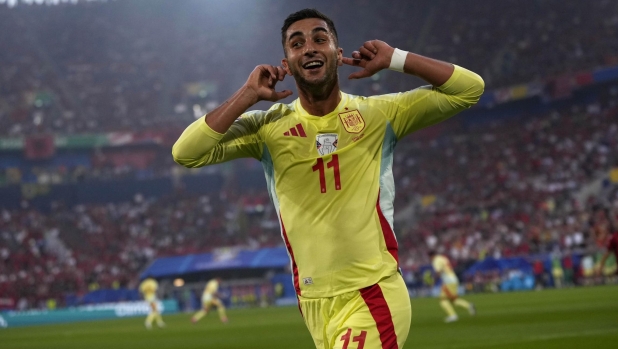Spain's Ferran Torres celebrates after scoring his side's opening goal during a Group B match between Albania and Spain at the Euro 2024 soccer tournament in Duesseldorf, Germany, Monday, June 24, 2024. (AP Photo/Alessandra Tarantino)