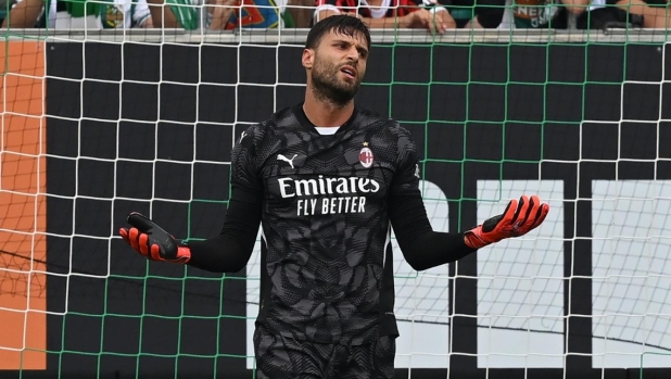 VIENNA, AUSTRIA - JULY 20:  Marco Sportiello of AC Milan reacts during the Pre-season Friendly match between SK Rapid Wien and AC Milan at Allianz Stadion on July 20, 2024 in Vienna, Austria. (Photo by Claudio Villa/AC Milan via Getty Images)