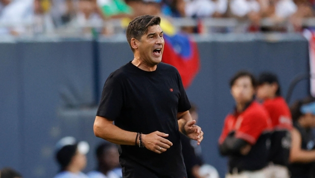 AC Milan's manager Paulo Fonseca yells to his team during the first half of the pre-season club friendly football match between AC Milan and Real Madrid at Soldier Field in Chicago, Illinois, on July 31, 2024. (Photo by KAMIL KRZACZYNSKI / AFP)
