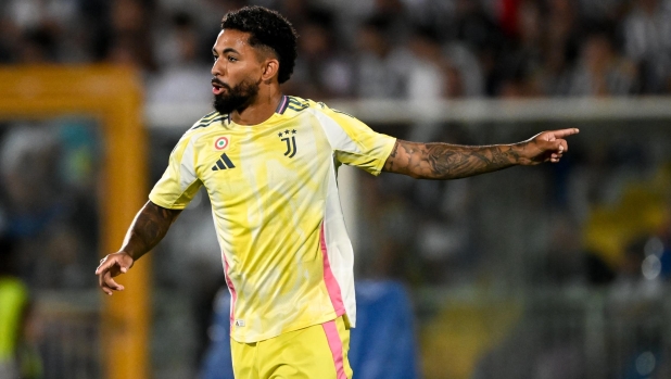 PESCARA, ITALY - AUGUST 3: Douglas Louiz of Juventus during the Juventus FC v Brest  Pre Season Friendly at Stadio Adriatico on August 3, 2024 in Pescara, Italy. (Photo by Daniele Badolato - Juventus FC/Juventus FC via Getty Images)